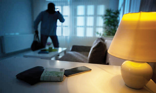 பேக்கரி உரிமையாளர் வீட்டில் கொள்ளை