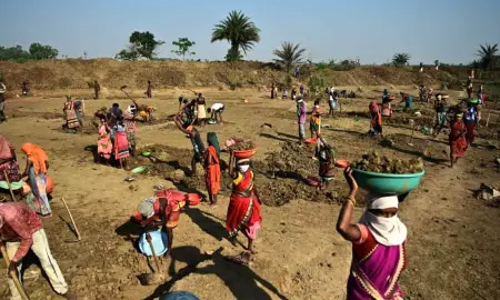 100 நாள் வேலை திட்டத்தில் 3 லட்சம் பேர் பதிவு செய்துள்ளனர்