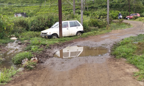 கோத்தகிரியில் பராமரிப்பின்றி காணப்படும் சாலை