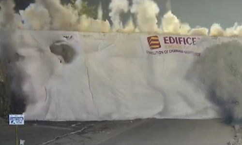 புனேயில் பழமையான பாலம் 6 வினாடியில் வெடிவைத்து தகர்ப்பு