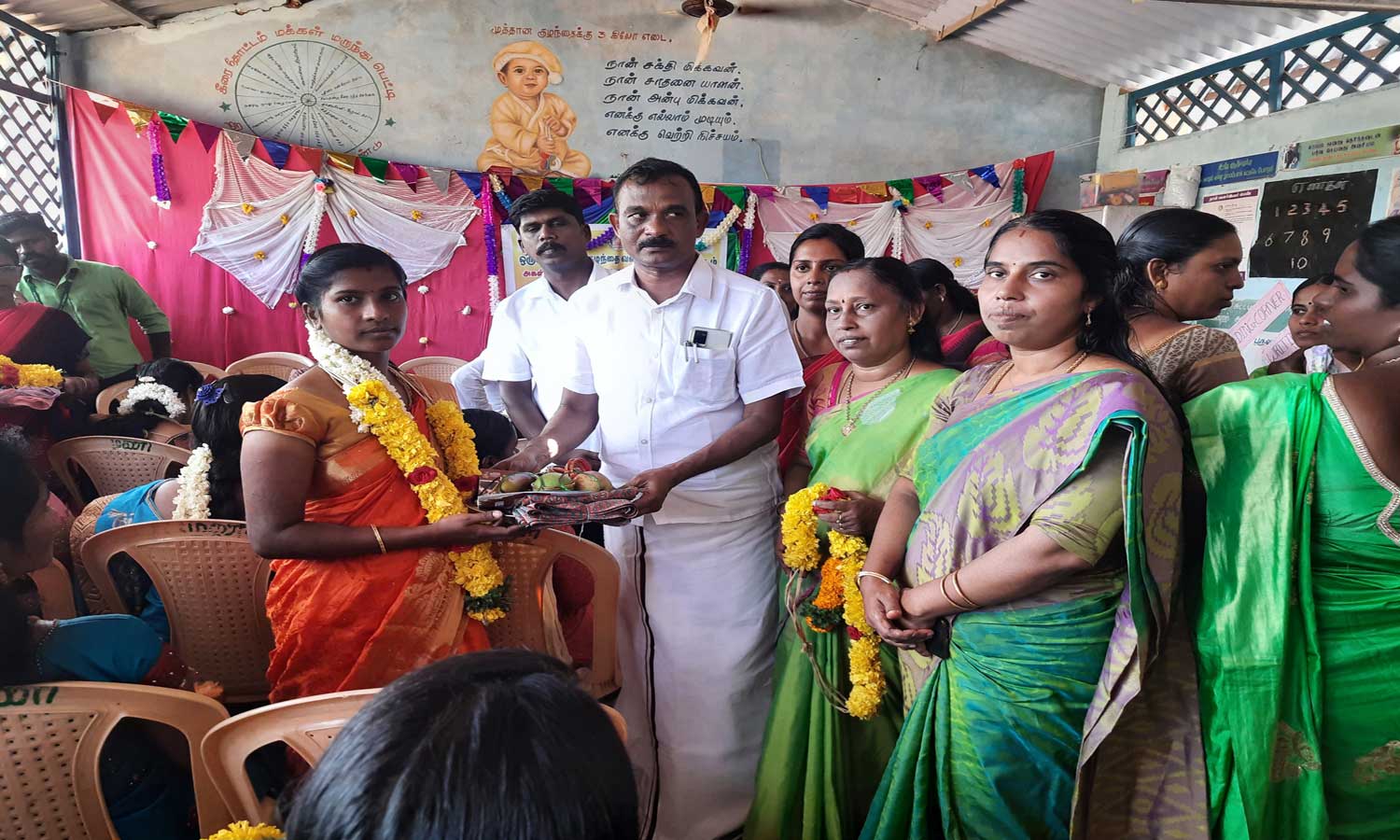 கன்னியாகுமரியில் கர்ப்பிணி பெண்களுக்கு சமுதாய வளைகாப்பு நிகழ்ச்சி கன்னியாகுமரியில் கர்ப்பிணி பெண்களுக்கு சமுதாய வளைகாப்பு நிகழ்ச்சி