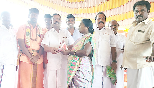 குருபூஜை விழாவில் நலத்திட்ட உதவிகள் வழங்கல் குருபூஜை விழாவில் நலத்திட்ட உதவிகள் வழங்கல்