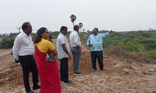பொன்னேரி அருகே ஆரணி ஆற்றின் கரையை பலப்படுத்தும் பணி தீவிரம்- கலெக்டர் ஆய்வு