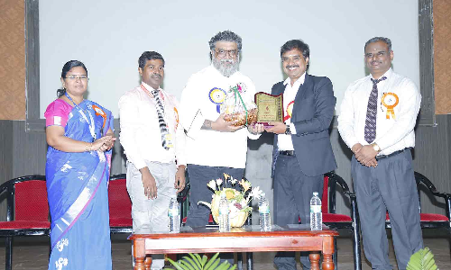 மாணவர்கள் அறிமுக விழா