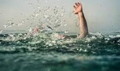 கரூரில் ஆற்றில் மூழ்கி தந்தை, மகள் உள்பட 3 பேர் பலி