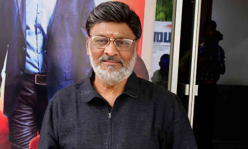 சவால்களை சந்தித்தாலும் புன்னகையுடனும் எதிர்கொள்கிறார் - இயக்குனர் பாக்யராஜ்