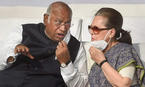 காங்கிரஸ் தலைவரானால், சோனியா காந்தி குடும்பத்துடன் கலந்து ஆலோசித்து செயல்படுவேன்- மல்லிகார்ஜுன் கார்கே