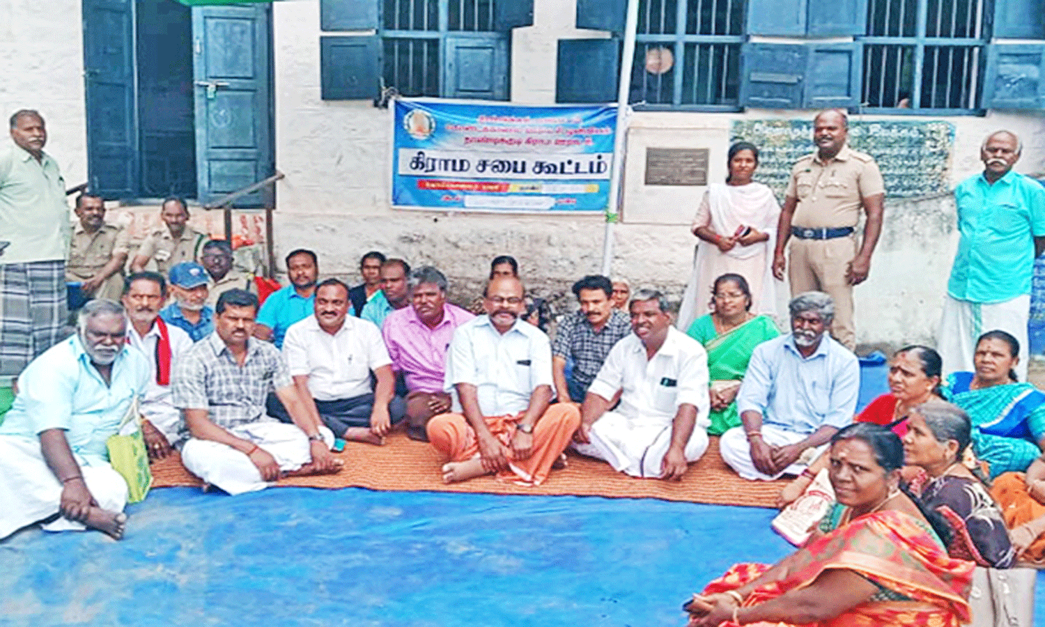 தாண்டிக்குடியில் கிராம சபை கூட்டம் தாண்டிக்குடியில் கிராம சபை கூட்டம்