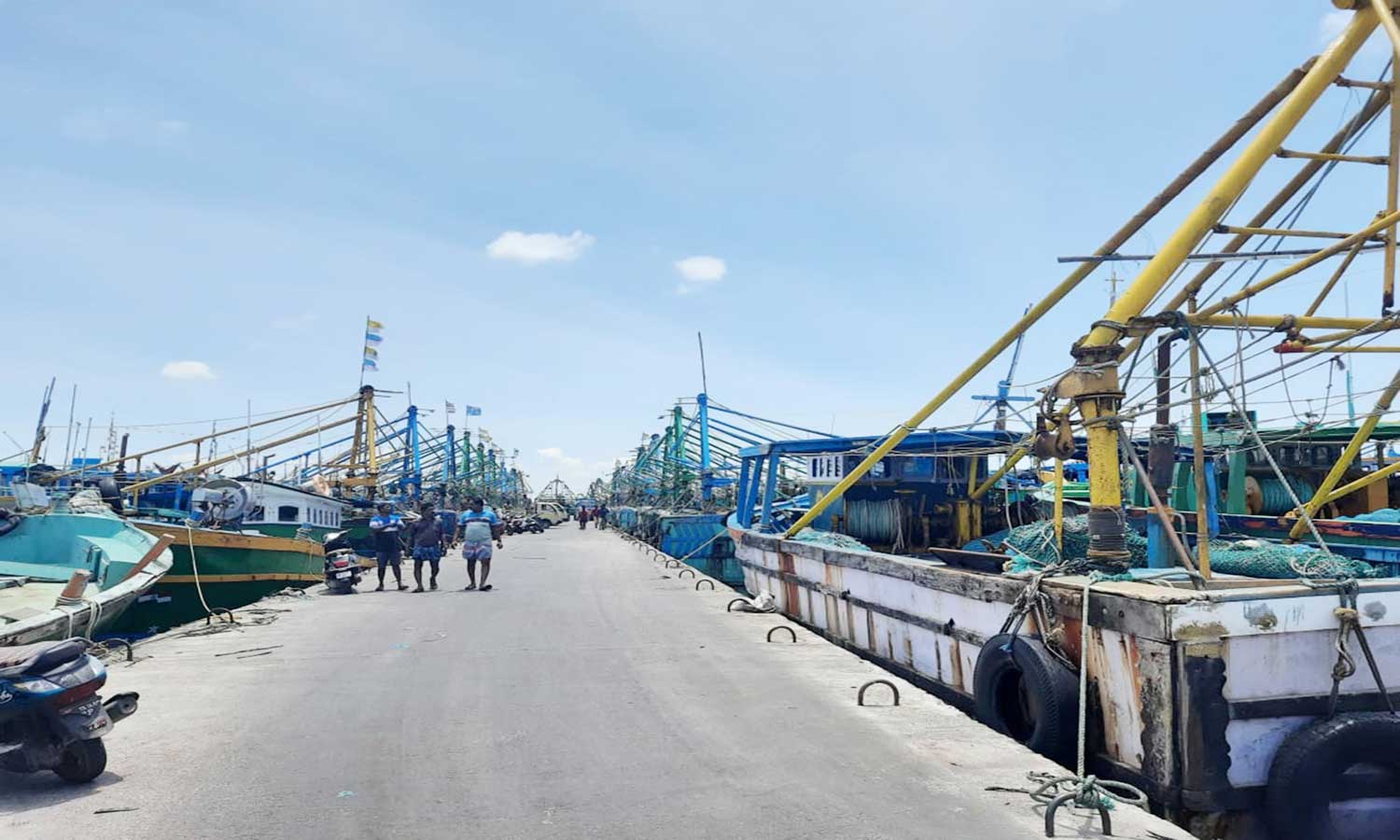 கன்னியாகுமரி கடலில் சூறைக்காற்று கன்னியாகுமரி கடலில் சூறைக்காற்று