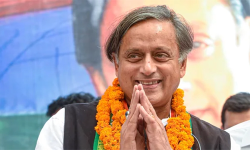 காங்கிரஸ் தலைவர் தேர்தலில் போட்டியிடும் வேட்பாளர்கள் இடையே பொது விவாதம் நடத்தலாம்: சசி தரூர்