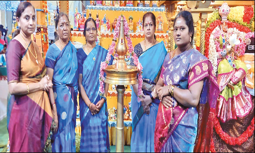 வடபழனி கோவில் நவராத்திரி திருவிழா: கம்பாந்தி அலங்காரத்தில் அம்மன் அருள்பாலித்தார்