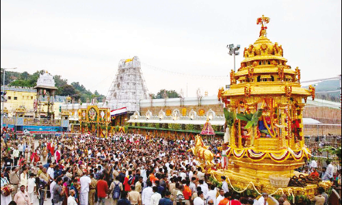 திருப்பதி பிரம்மோற்சவம்: தங்கத்தேரோட்டம் நடந்தது