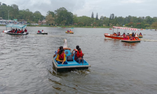 ஆயுத பூஜை, காலாண்டு விடுமுறையையொட்டி ஏற்காட்டில் சுற்றுலா பயணிகள் படையெடுப்பு