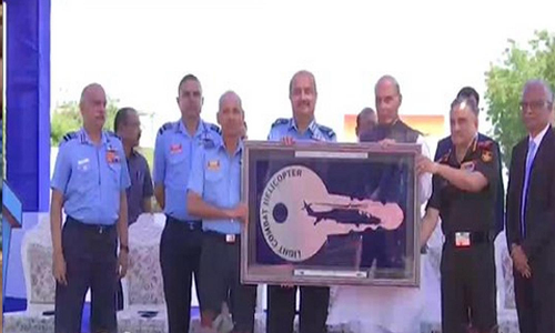 உள்நாட்டில் தயாரிக்கப்பட்ட இலகு ரக ஹெலிகாப்டர் நாட்டுக்கு அர்ப்பணிப்பு