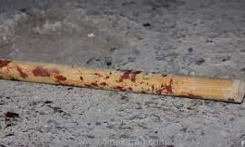 கடனை திருப்பிக்கேட்டவருக்கு உருட்டு கட்டை தாக்கு