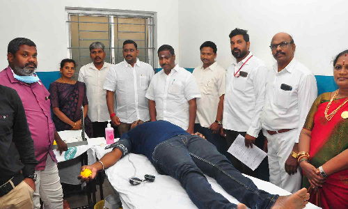 ரத்ததான முகாம்-நேரு எம்.எல்.ஏ. தொடங்கி வைத்தார்