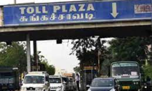 டோல்கேட் பணியாளர்கள் போராட்டத்தால் கட்டணமின்றி குஷியாக செல்லும் வாகன ஓட்டிகள்