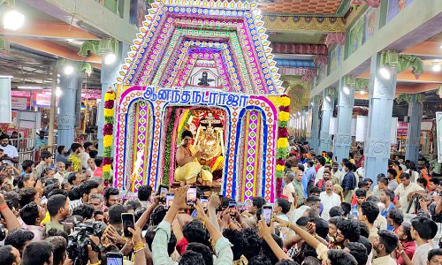 குலசேகரன்பட்டினத்தில் தசரா 8-ம் திருநாள்-அன்னை முத்தாரம்மன் இன்று  இரவு கமல வாகனத்தில் பவனி