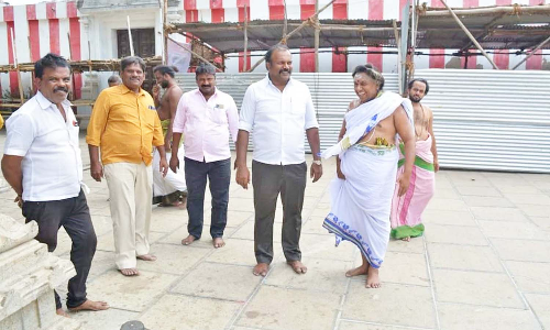நவராத்திரியையொட்டி  சிவன் கோவிலில் தூய்மை பணி- தூத்துக்குடி மேயர் உத்தரவு