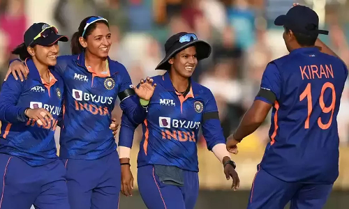 மகளிர் டி20 உலக கோப்பை அடுத்த ஆண்டு தொடக்கம் - இந்தியா, பாகிஸ்தான் பிப்ரவரி 12ல் மோதல்