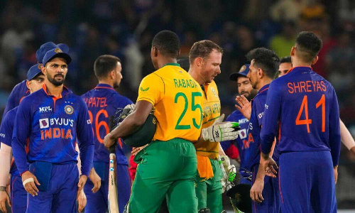 இந்திய அணிக்கு எதிரான கடைசி டி20 போட்டி-  தென் ஆப்பிரிக்கா முதலில் பேட்டிங்