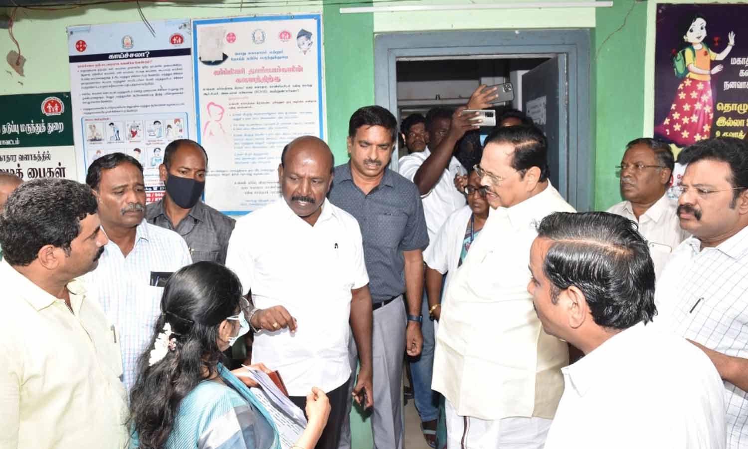 அரசு ஆஸ்பத்திரிகளில் பணியில் மெத்தனம் காட்டுபவர்களை கன்னியாகுமரிக்கு மாற்றுங்கள்- துரைமுருகன் ஆவேசம் அரசு ஆஸ்பத்திரிகளில் பணியில் மெத்தனம் காட்டுபவர்களை கன்னியாகுமரிக்கு மாற்றுங்கள்- துரைமுருகன் ஆவேசம்