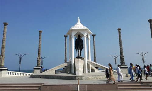 தொடர் விடுமுறை- புதுவையில் குவிந்த சுற்றுலா பயணிகள்