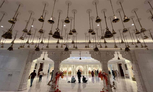 துபாயில் இந்து கோவில் திறப்பு- ஐக்கிய அரபு அமீரக அமைச்சர் திறந்து வைத்தார்