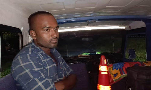 சொந்த வீடு கட்டுவதற்காக காரை திருடி விற்க முயன்ற பட்டதாரி வாலிபர் கைது