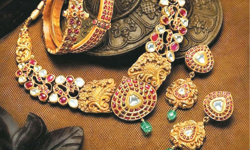 பிரத்தியேக இந்திய கலை: இரத்தின கற்கள் பதித்த நகைகள்