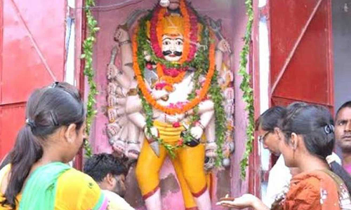 300 ஆண்டுகளாக ராவண வழிபாடு நடத்தும் கிராம மக்கள்