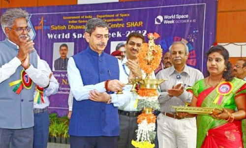 ஸ்ரீஹரிகோட்டாவில் உலக விண்வெளி வார விழாவை தமிழக கவர்னர் தொடங்கி வைத்தார்