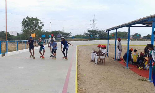 பல்லடம் அருகே மாவட்ட அளவிலான ஸ்கேட்டிங் போட்டி