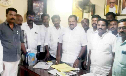 தி.மு.க. திருப்பூர் தெற்கு மாவட்ட செயலாளர் பத்மநாபனுக்கு  டாஸ்மாக் தொ.மு.ச. நிர்வாகிகள் வாழ்த்து