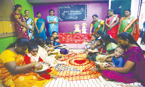 விஜயதசமியையொட்டி அரசு தொடக்க பள்ளிகளில் மாணவர் சேர்க்கை