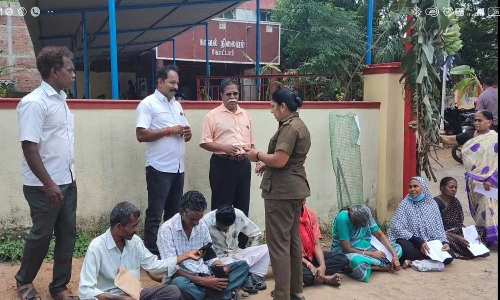 கோட்டாரில் இன்று போலீஸ் நிலையத்தை முற்றுகையிட்டு துப்புரவு பணியாளர்கள் போராட்டம்