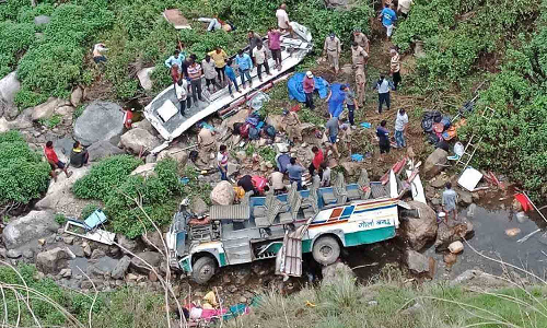 உத்தரகாண்ட் பேருந்து விபத்து - பலி எண்ணிக்கை 33 ஆக அதிகரிப்பு