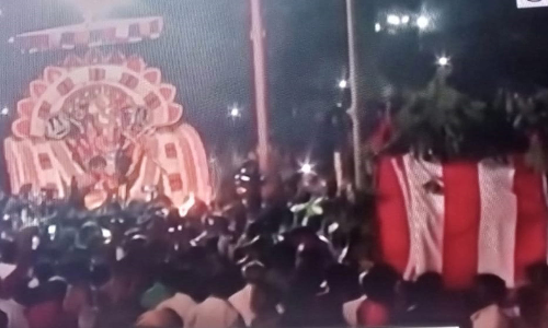 குலசேகரன்பட்டினம் முத்தாரம்மன் கோவிலில் விமர்சையாக நடைபெற்ற சூரசம்ஹாரம்