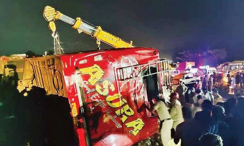 கேரளாவில் அரசு பேருந்து, பள்ளி சுற்றுலா பேருந்து மோதி விபத்து - 9 பேர் பரிதாப பலி