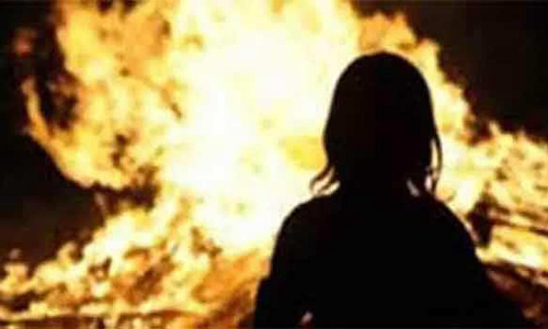 குரங்கணியில் போதையில் தீக்குளித்து தொழிலாளி தற்கொலை