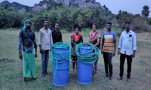 செஞ்சி அருகே மலைப்பகுதியில் கள்ள சாராய வேட்டை: 400 லிட்டர் சாராய ஊறல் அழிப்பு