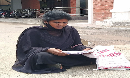 கடலூர்  கலெக்டர் அலுவலகத்தில்  போலீசாரை கண்டித்து பெண் தர்ணா