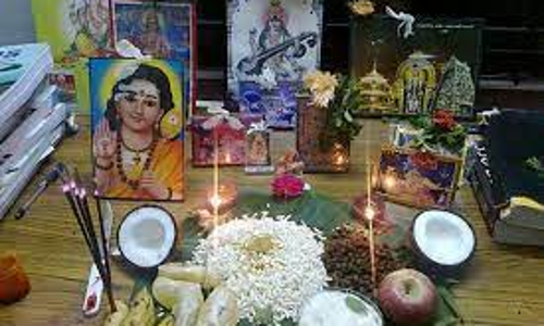 விஜயதசமியையொட்டி கோவில்களில் சிறப்பு பூஜை