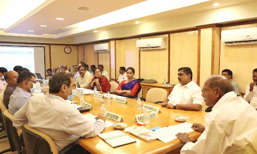 சாலை விபத்துகளை தவிர்க்க பாதுகாப்பு குழு ஆலோசனை