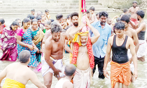 சீனிவாச பெருமாள் கோவிலில் தீர்த்தவாரி