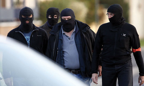 3 வீடுகளில் திருடிய கொள்ளையர்களை பிடிக்க தீவிரம்