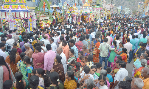 கிருஷ்ணகிரியில்  ஒரே இடத்தில் 12 தேர்களுக்கு சிறப்பு பூஜை