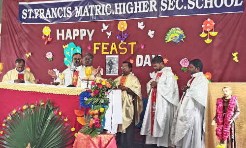 திருச்சி புனித பிரான்சிஸ் மெட்ரிக் பள்ளியில் திருப்பெயர் நாம விழா