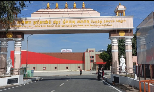 வேலூர் புதிய பஸ்நிலையத்தில் அலைமோதிய பயணிகள் கூட்டம்