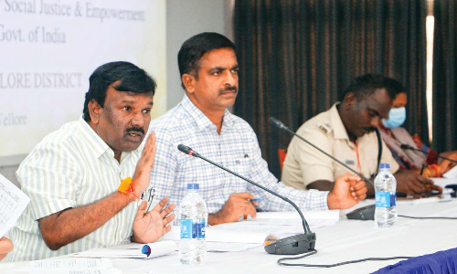 பல்வேறு திட்ட பணிகளுக்கு மத்திய அரசு 60 சதவீதம் நிதி வழங்குவதை மறைப்பது ஏன்?